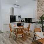O&L Puñonrostro Bright Minimalist Central Home